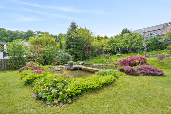 Stilvolles Einfamilienhaus mit Baulandreserve im Grünen 10