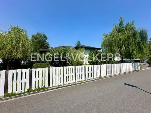 EFH mit sehr grossem Grundstück, Privatsphäre & Baulandreserve! 1