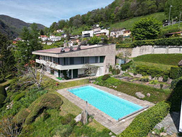 Moderne Villa mit Pool und eigenständiger Wohnung 1