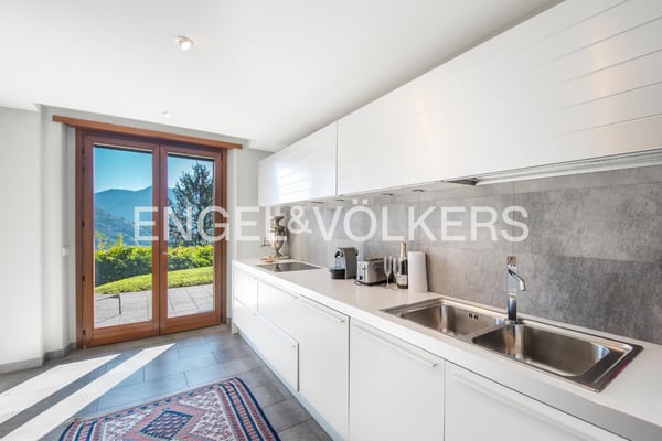 Prestigiosa villa con vista mozzafiato 13