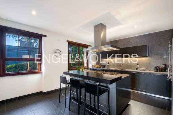 Prestigiosa villa con vista mozzafiato 6