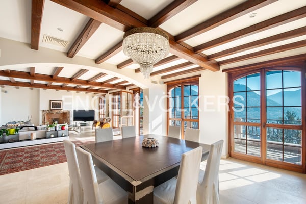 Prestigiosa villa con vista mozzafiato 4