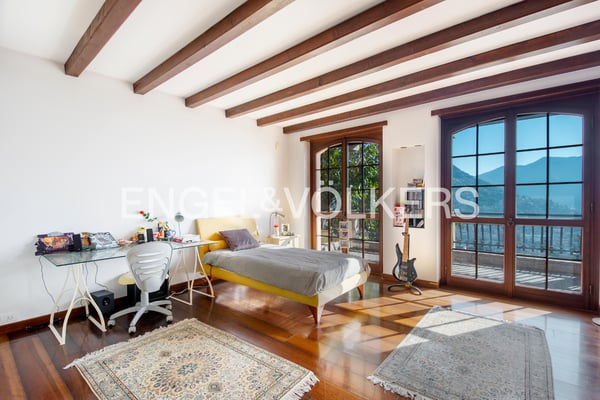 Prestigiosa villa con vista mozzafiato 10