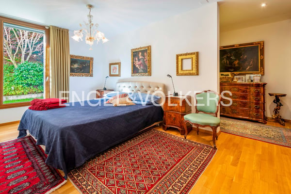 Prestigioso appartamento con giardino e vista lago 7