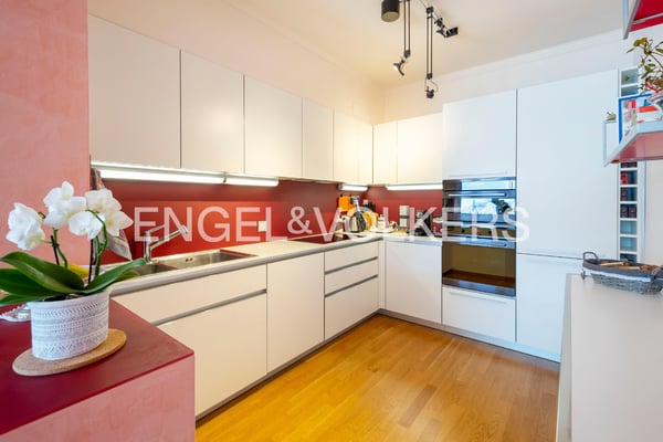 Prestigioso appartamento con giardino e vista lago 6