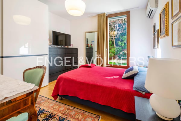 Prestigioso appartamento con giardino e vista lago 9