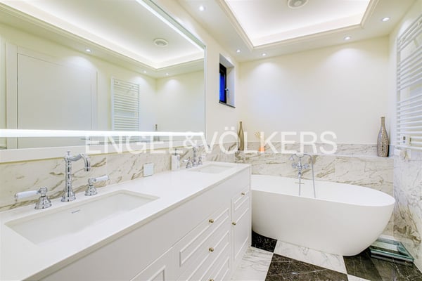 Spettacolare villa con piscina e vista lago 8