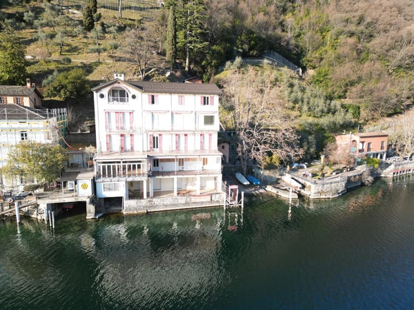 Charmantes ehemaliges Hotel pieds dans l'eau in Castagnola 1