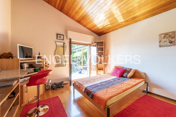 Accogliente villa con ampio giardino e vista lago 6