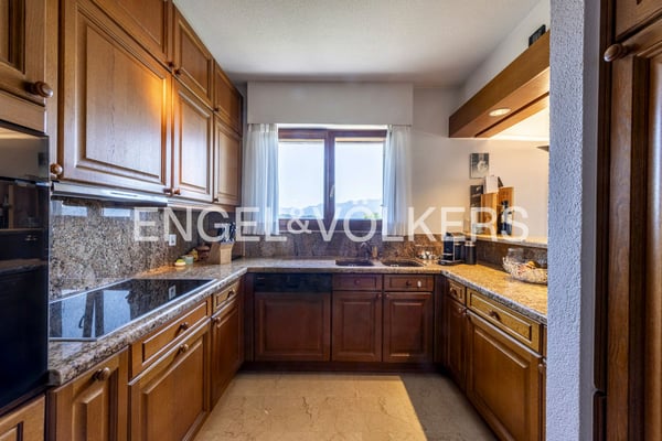 Accogliente villa con ampio giardino e vista lago 5