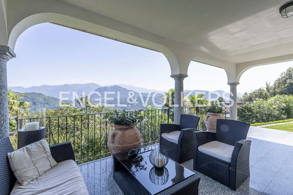Accogliente villa con ampio giardino e vista lago 10