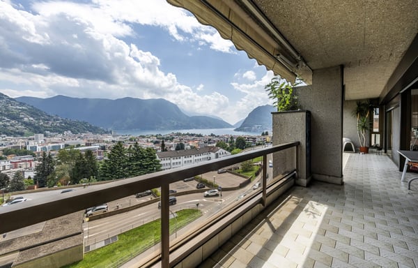 Attico di 5,5 locali con vista lago e 4 posti auto
