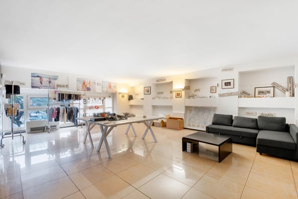 Ampio ufficio di prestigio con vista lago 7