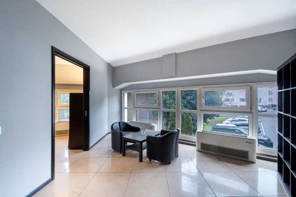Ampio ufficio di prestigio con vista lago 9