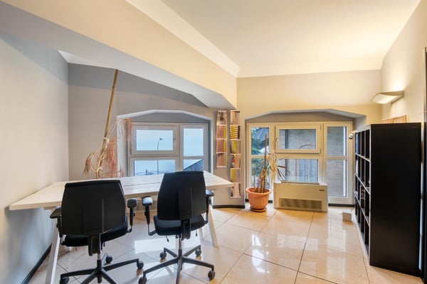 Ampio ufficio di prestigio con vista lago 8