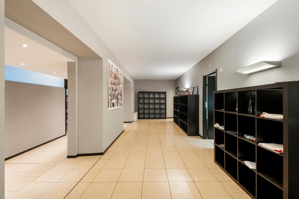 Ampio ufficio di prestigio con vista lago 4