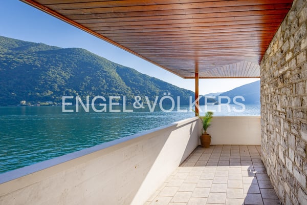 Raro gioiello con accesso diretto al lago 3