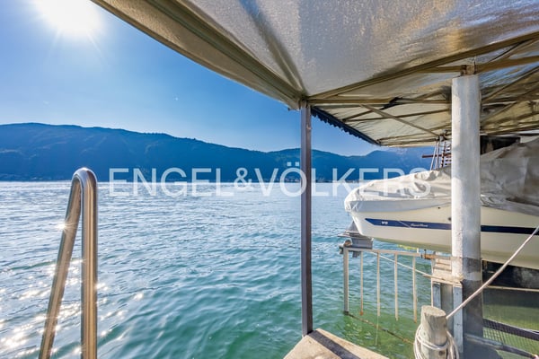 Raro gioiello con accesso diretto al lago 12