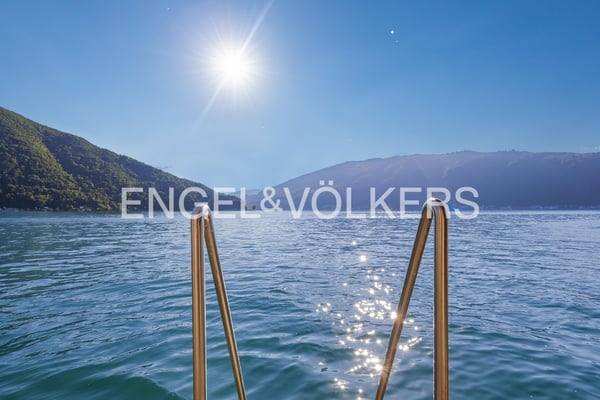 Raro gioiello con accesso diretto al lago 2