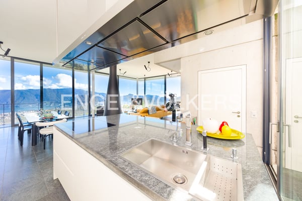 Raffinata villa con giardino e panorama esclusivo sul lago 7