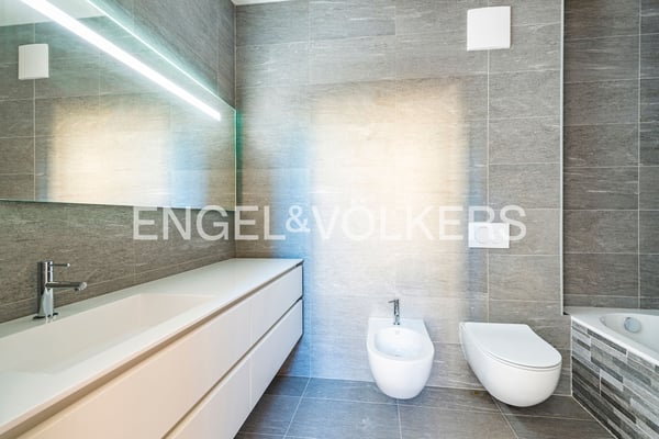 Renoviertes zentrales Duplex mit hellen Räumen 11