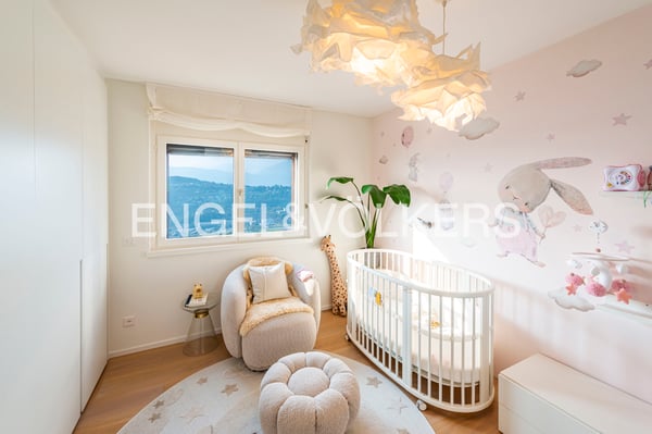 Prestigiose Eck-Reihenhausvilla mit Terrasse und Seeblick 13