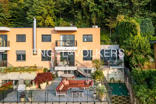 Prestigiose Eck-Reihenhausvilla mit Terrasse und Seeblick 3