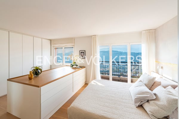 Prestigiose Eck-Reihenhausvilla mit Terrasse und Seeblick 11