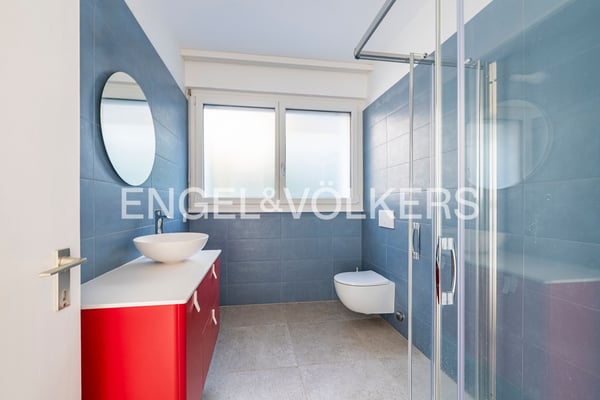 Helle Wohnung mit Terrasse und Seeblick 8