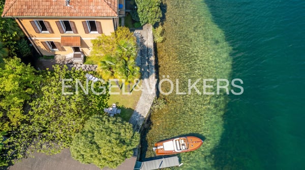 Villa direttamente a lago con darsena 8