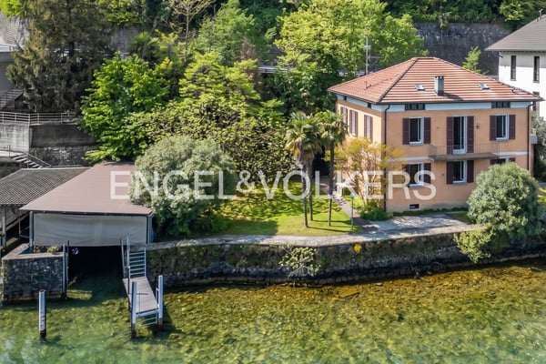 Villa direttamente a lago con darsena 10