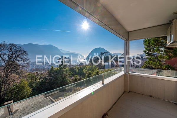 Elegante Wohnung mit Seeblick und privatem Garten