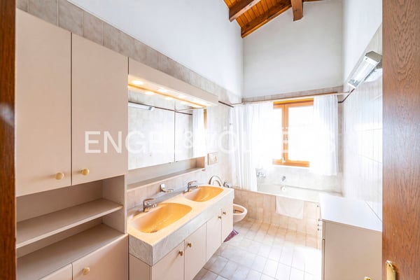 Oasi di tranquillità a Lamone: villa indipendente con piscina e giardi 10
