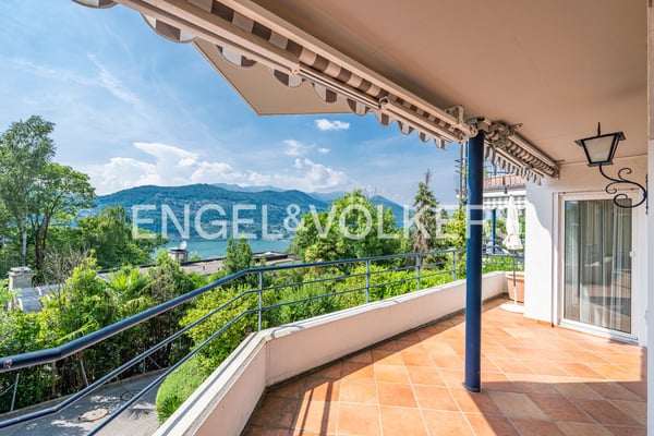 Appartamento con ampia terrazza e vista lago 1