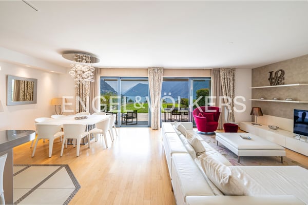 Esclusivo appartamento con giardino e vista lago