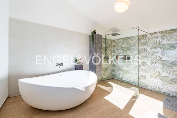 Ampia villa nel verde con molto potenziale 12