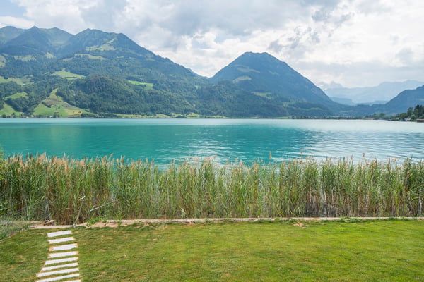Traumhaftes Wohnen mit Seeanstoss und Bergpanorama 1