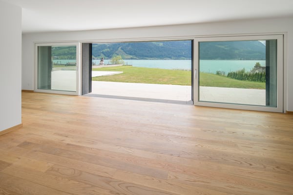 Traumhaftes Wohnen mit Seeanstoss und Bergpanorama 2