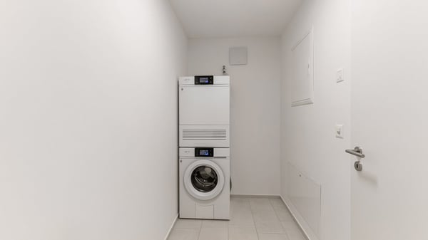 Neuwertig, modern, mit Balkon und Wintergarten 11