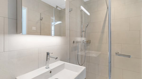 Neuwertig, modern, mit Balkon und Wintergarten 9