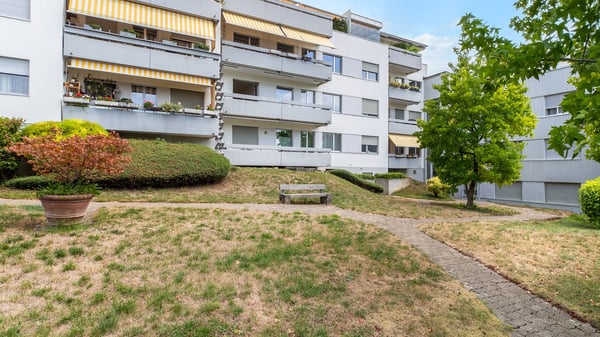 Helle 5.5-Zimmer-Wohnung mit Südwest-Balkon und Blick ins Grüne 3