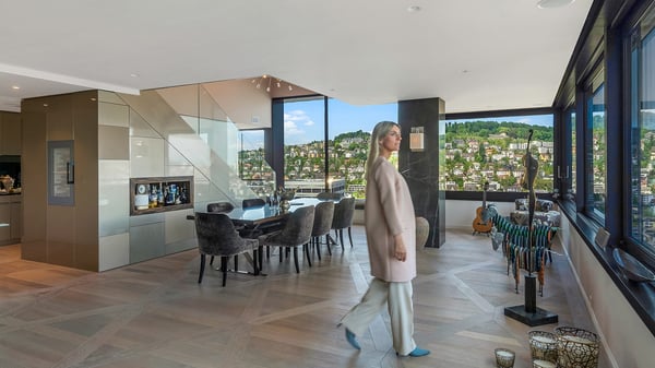 ÉLEVÉ - Zürich liegt darunter. Das Leben darüber.