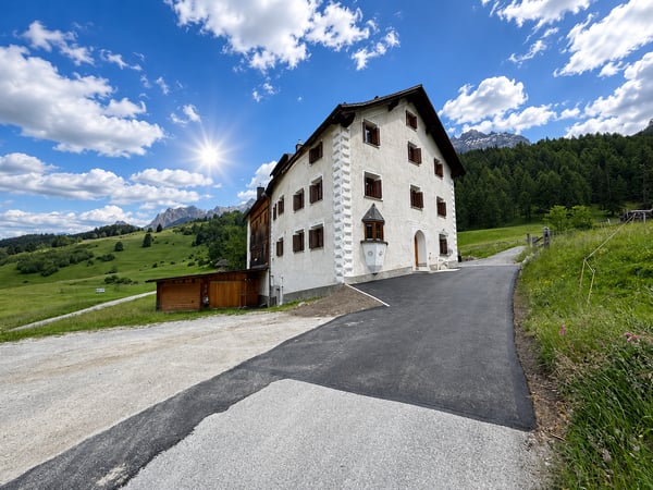 Alpine Eleganz über den Dächern von Tarasp: Historisches Juwel mit Sch 6