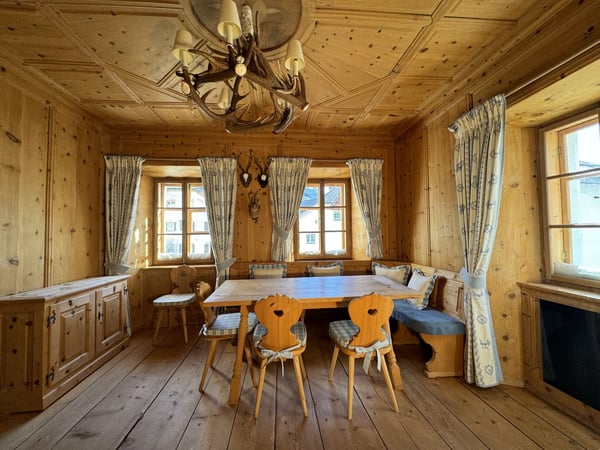 Historisches Juwel trifft Moderne: Luxuriöses Engadinerhaus in Scuol 3