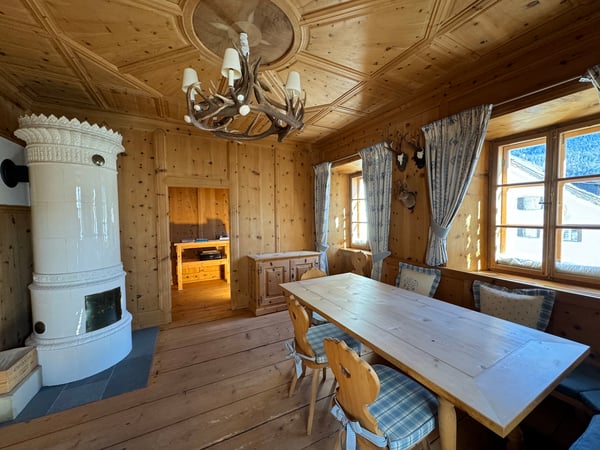 Historisches Juwel trifft Moderne: Luxuriöses Engadinerhaus in Scuol 5