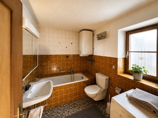 Alpine Idylle in Tschlin: Grosszügiges Engadinerhaus mit Stall 7