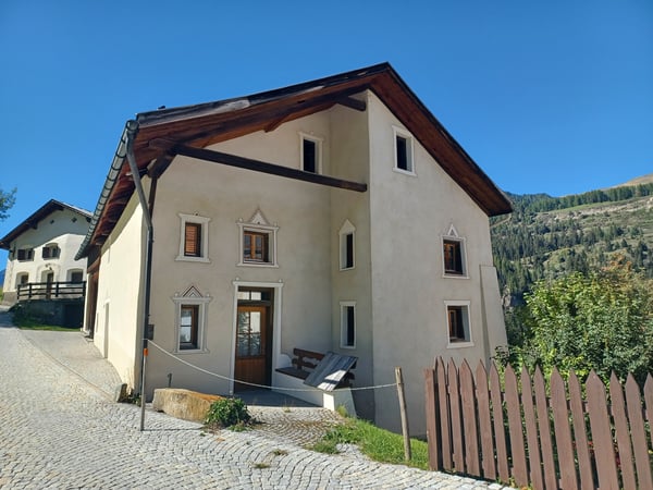 Ein Stück Engadiner Geschichte - historisches Wohnhaus mit Stallgebäud 1