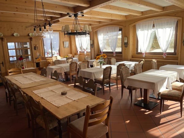 Stillgelegtes Golf-Garten-Hotel an traumhafter Lage in Scuol-Vulpera-T 6