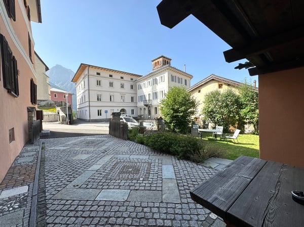 Traumhaftes Engadinerhaus im Herzen von Sent mit 3 Ferienwohnungen im 11