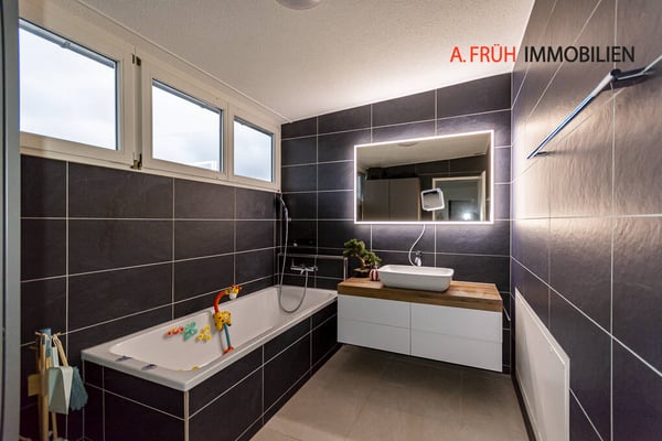 Maisonettewohnung mit Stil: Modernes Wohnkonzept und sonnige Balkone 10